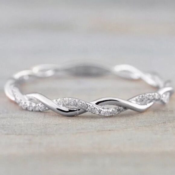 ✨Chloetina Stunning Classic Twist Austrian CZ Ring - Picture 3 of 8